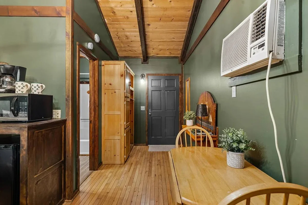 The Lost Compass - Suite #1 - Relaxing & Cozy Cabin Suite Near Downtown Helen, Unicoi State Park, Anna Ruby Falls, Tubing, Restaurants, Hot Tub, Fire Pit, & BBQ Grill #3