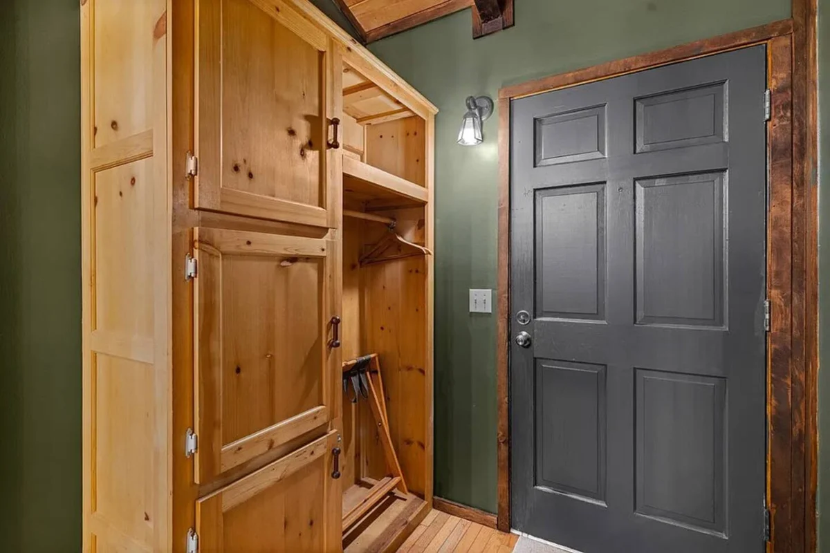 The Lost Compass - Suite #1 - Relaxing & Cozy Cabin Suite Near Downtown Helen, Unicoi State Park, Anna Ruby Falls, Tubing, Restaurants, Hot Tub, Fire Pit, & BBQ Grill #10