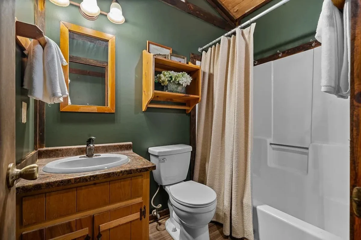 The Lost Compass - Suite #1 - Relaxing & Cozy Cabin Suite Near Downtown Helen, Unicoi State Park, Anna Ruby Falls, Tubing, Restaurants, Hot Tub, Fire Pit, & BBQ Grill #6