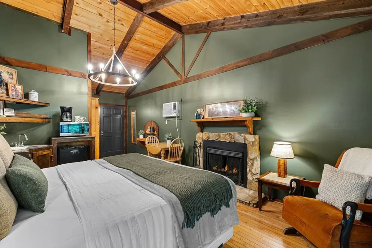 The Lost Compass - Suite #1 - Relaxing & Cozy Cabin Suite Near Downtown Helen, Unicoi State Park, Anna Ruby Falls, Tubing, Restaurants, Hot Tub, Fire Pit, & BBQ Grill #8