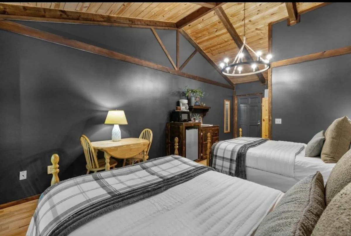The Lost Compass - Suite #2 - Relaxing & Cozy Cabin Suite Near Downtown Helen, Unicoi State Park, Anna Ruby Falls, Tubing, Restaurants, Hot Tub, Fire Pit, & BBQ Grill #7