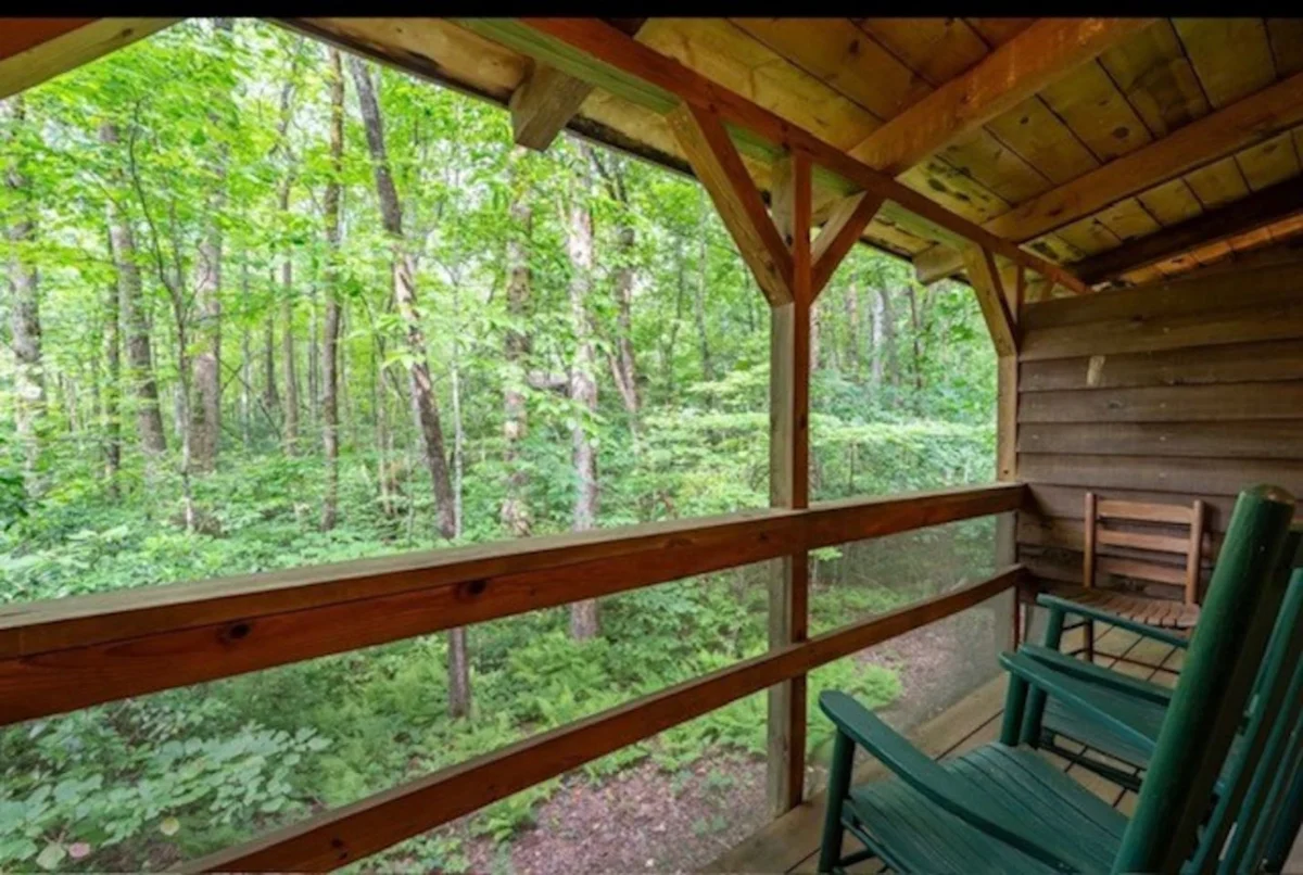 The Lost Compass - Suite #3 - Relaxing & Cozy Cabin Suite Near Downtown Helen, Unicoi State Park, Anna Ruby Falls, Tubing, Restaurants, Hot Tub, Fire Pit, & BBQ Grill #9