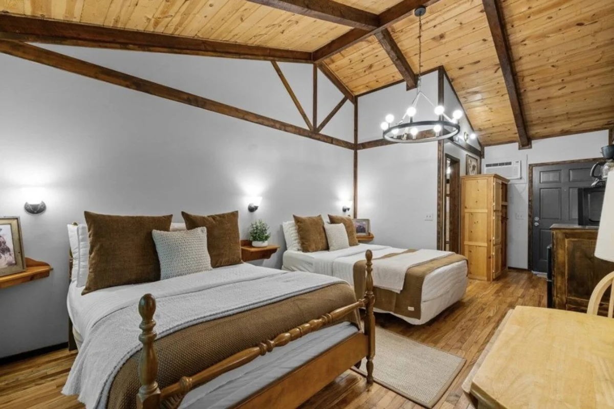 The Lost Compass - Suite #3 - Relaxing & Cozy Cabin Suite Near Downtown Helen, Unicoi State Park, Anna Ruby Falls, Tubing, Restaurants, Hot Tub, Fire Pit, & BBQ Grill #3