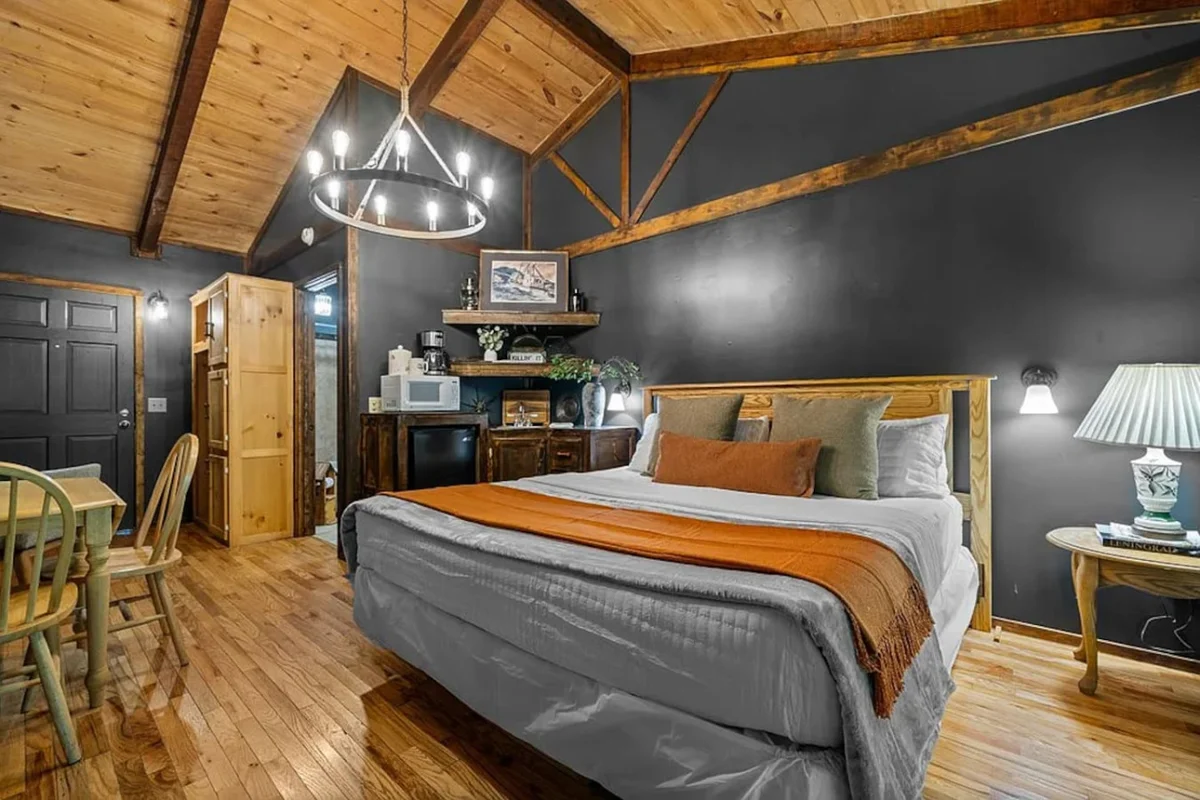 The Lost Compass - Suite #4 - Relaxing & Cozy Cabin Suite Near Downtown Helen, Unicoi State Park, Anna Ruby Falls, Tubing, Restaurants, Hot Tub, Fire Pit, & BBQ Grill #4
