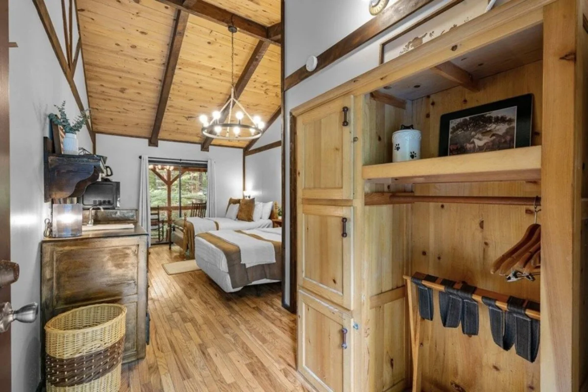 The Lost Compass - Suite #3 - Relaxing & Cozy Cabin Suite Near Downtown Helen, Unicoi State Park, Anna Ruby Falls, Tubing, Restaurants, Hot Tub, Fire Pit, & BBQ Grill #4