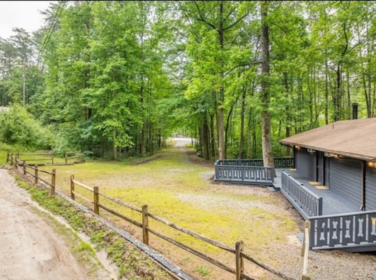 The Lost Compass - Suite #3 - Relaxing & Cozy Cabin Suite Near Downtown Helen, Unicoi State Park, Anna Ruby Falls, Tubing, Restaurants, Hot Tub, Fire Pit, & BBQ Grill #2
