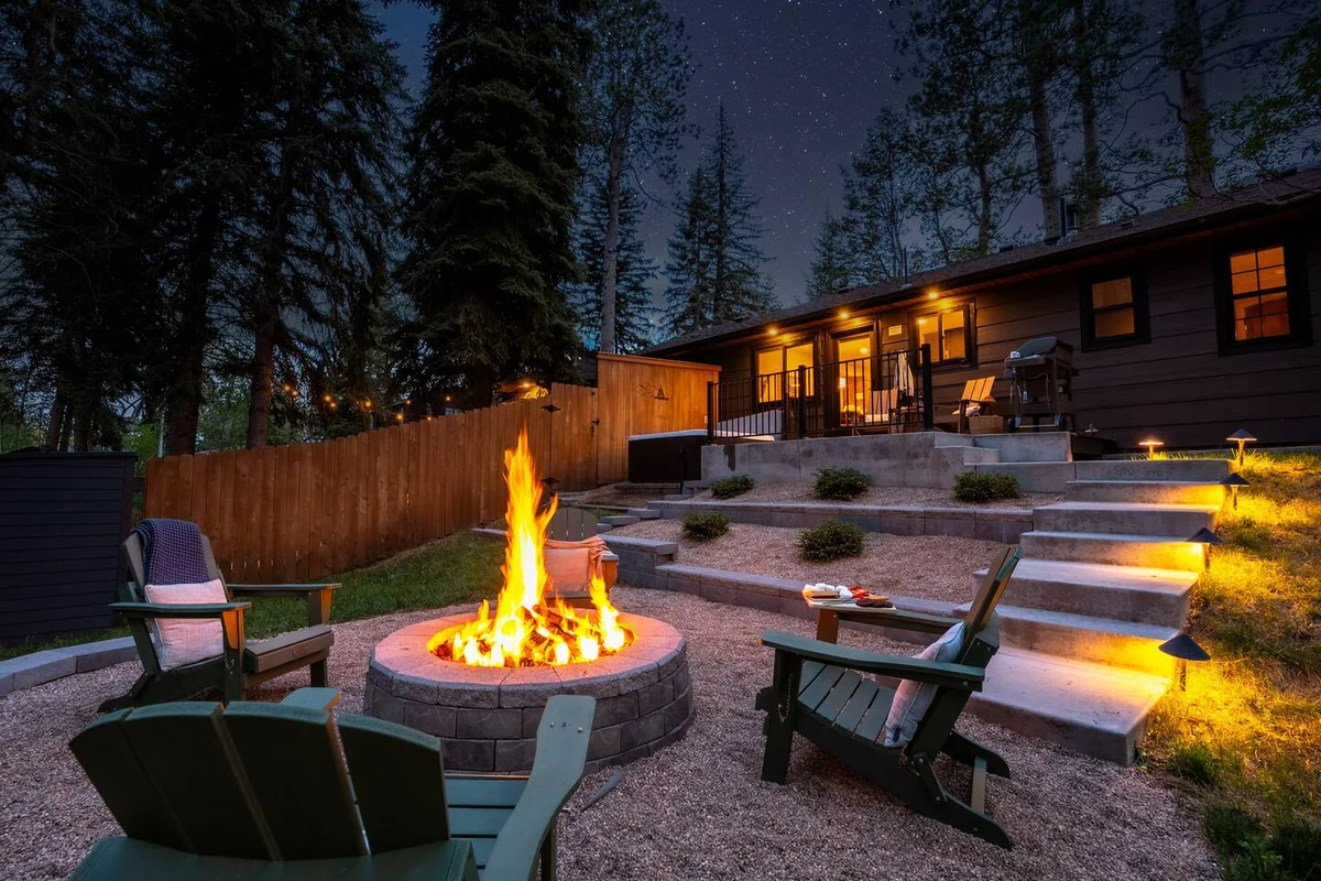 Serene Riverside Cabin: Hot Tub, Patio, Fire Pit #117