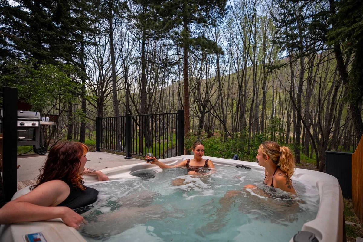 Serene Riverside Cabin: Hot Tub, Patio, Fire Pit #119