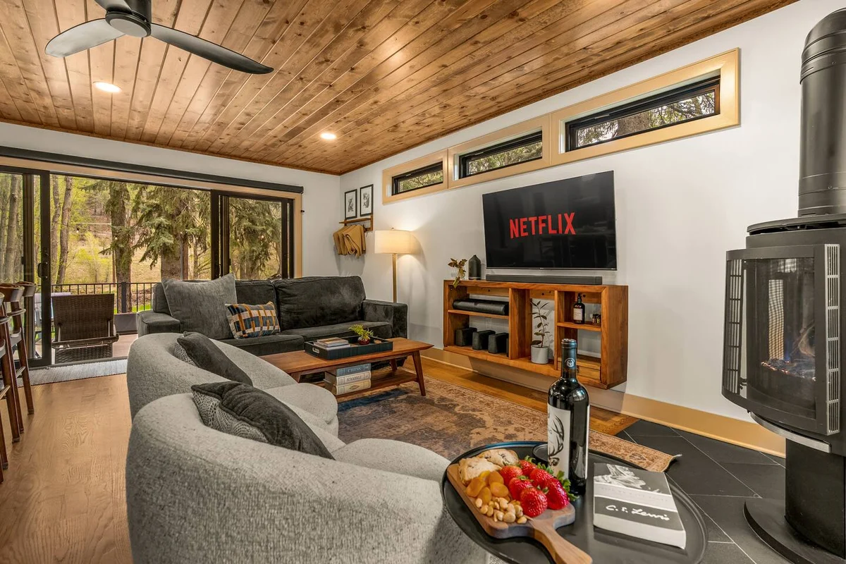 Riverside Retreat w/ Sauna, Hot Tub & Fireplace #133