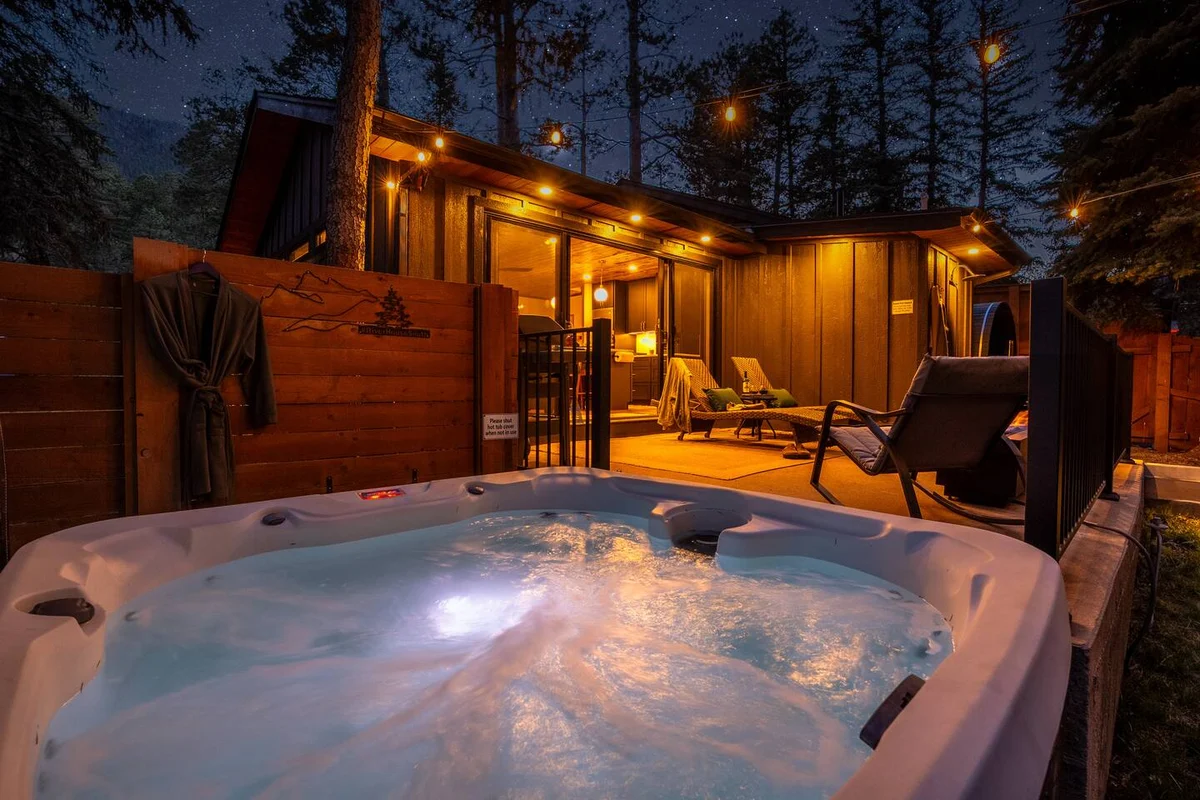 Peaceful Retreat w/ TWO Hot Tubs, Sauna, Fire Pits #118