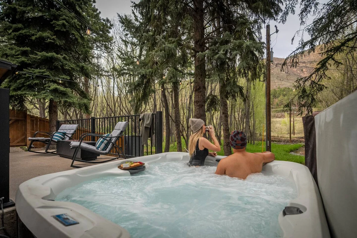 Peaceful Retreat w/ TWO Hot Tubs, Sauna, Fire Pits #123