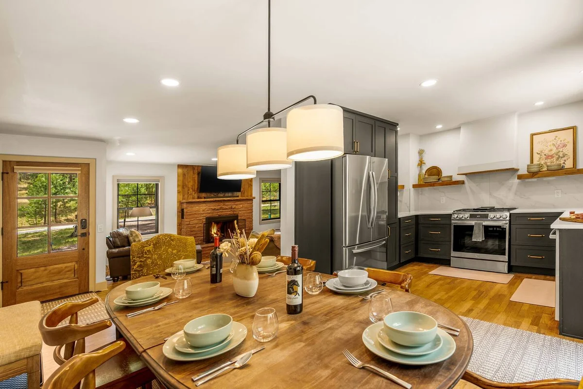 Peaceful Retreat w/ TWO Hot Tubs, Sauna, Fire Pits #122