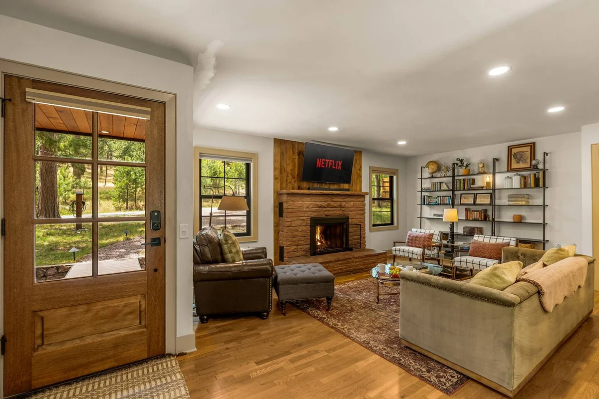 Peaceful Retreat w/ TWO Hot Tubs, Sauna, Fire Pits #114