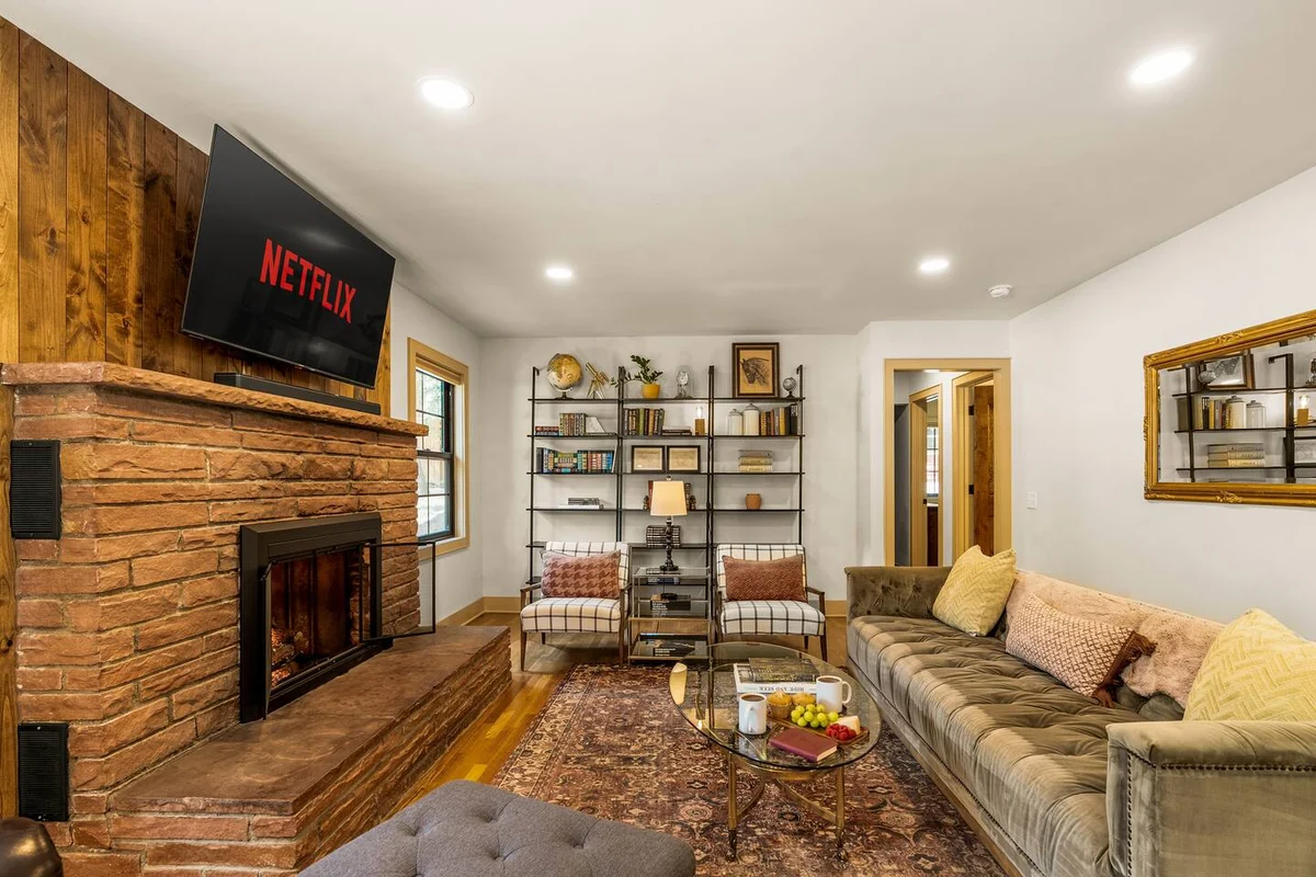 Peaceful Retreat w/ TWO Hot Tubs, Sauna, Fire Pits #124