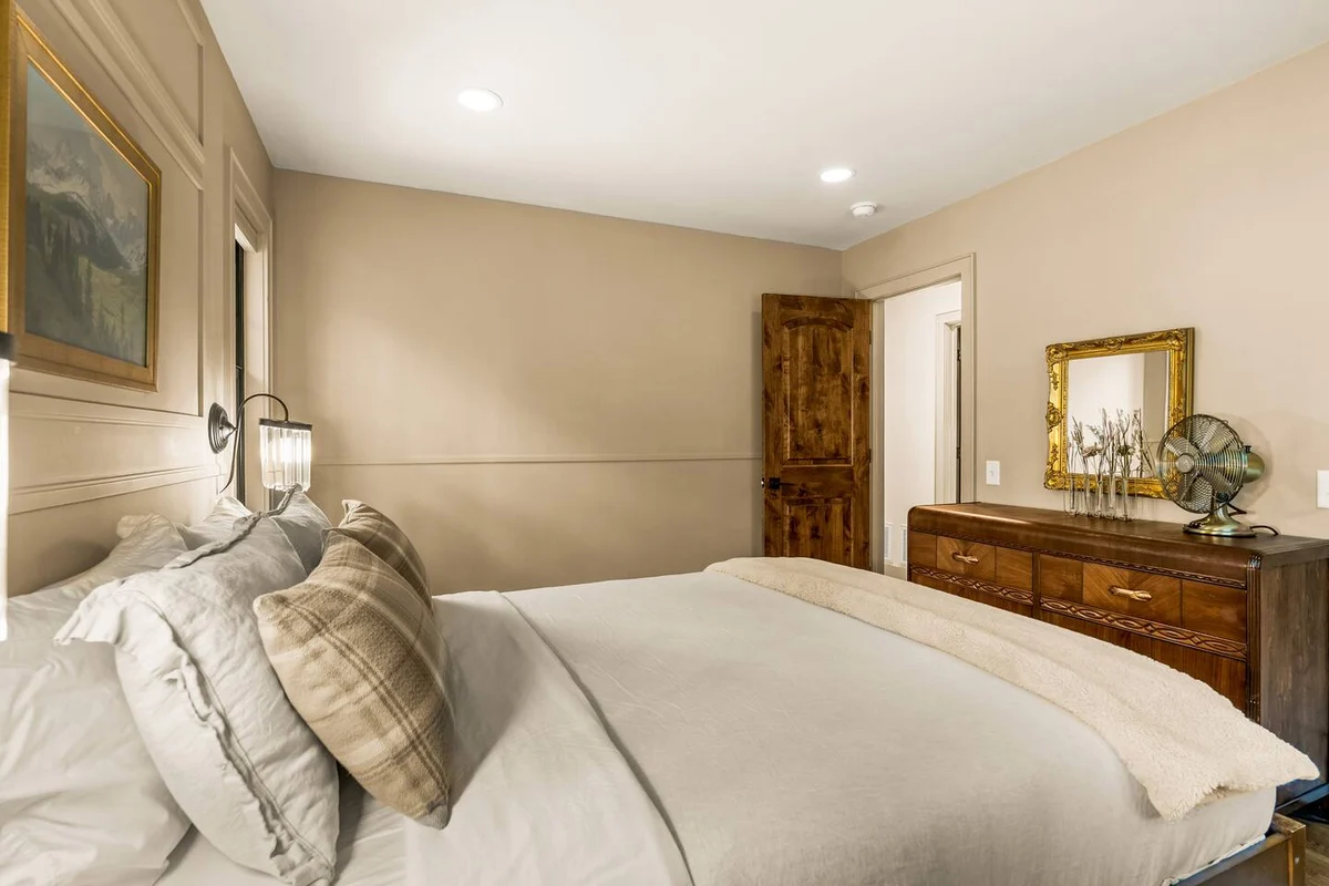 Peaceful Retreat w/ TWO Hot Tubs, Sauna, Fire Pits #128