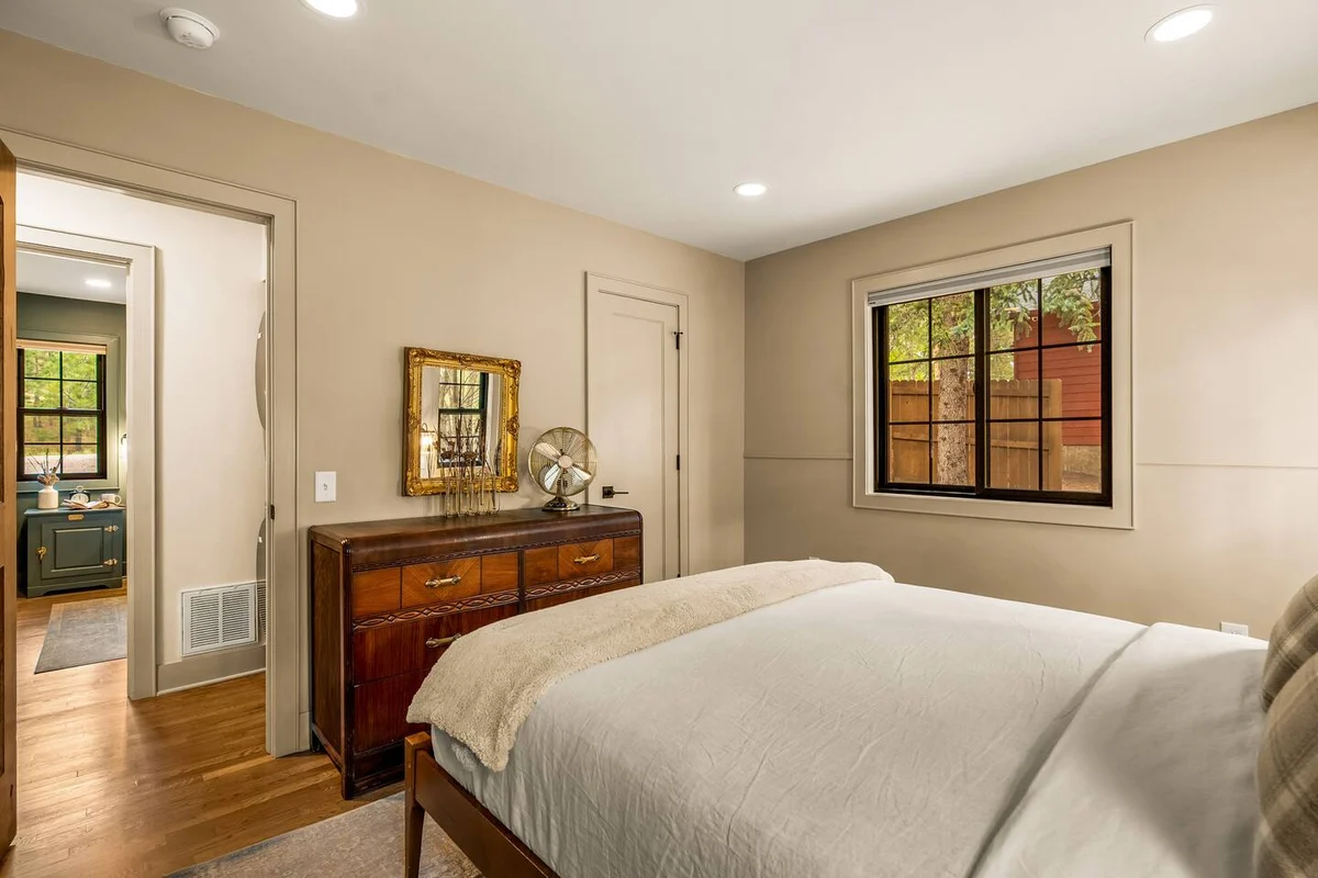 Peaceful Retreat w/ TWO Hot Tubs, Sauna, Fire Pits #131