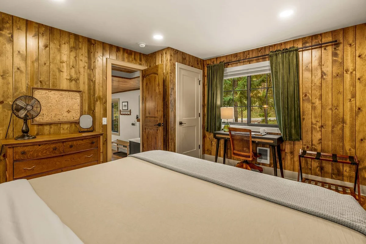 Riverside Retreat w/ Sauna, Hot Tub & Fireplace #136