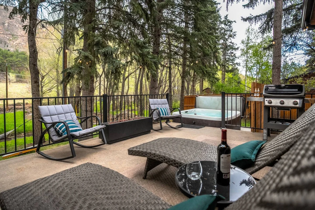 Riverside Retreat w/ Sauna, Hot Tub & Fireplace #154