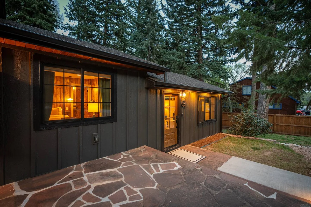 Riverside Retreat w/ Sauna, Hot Tub & Fireplace #155