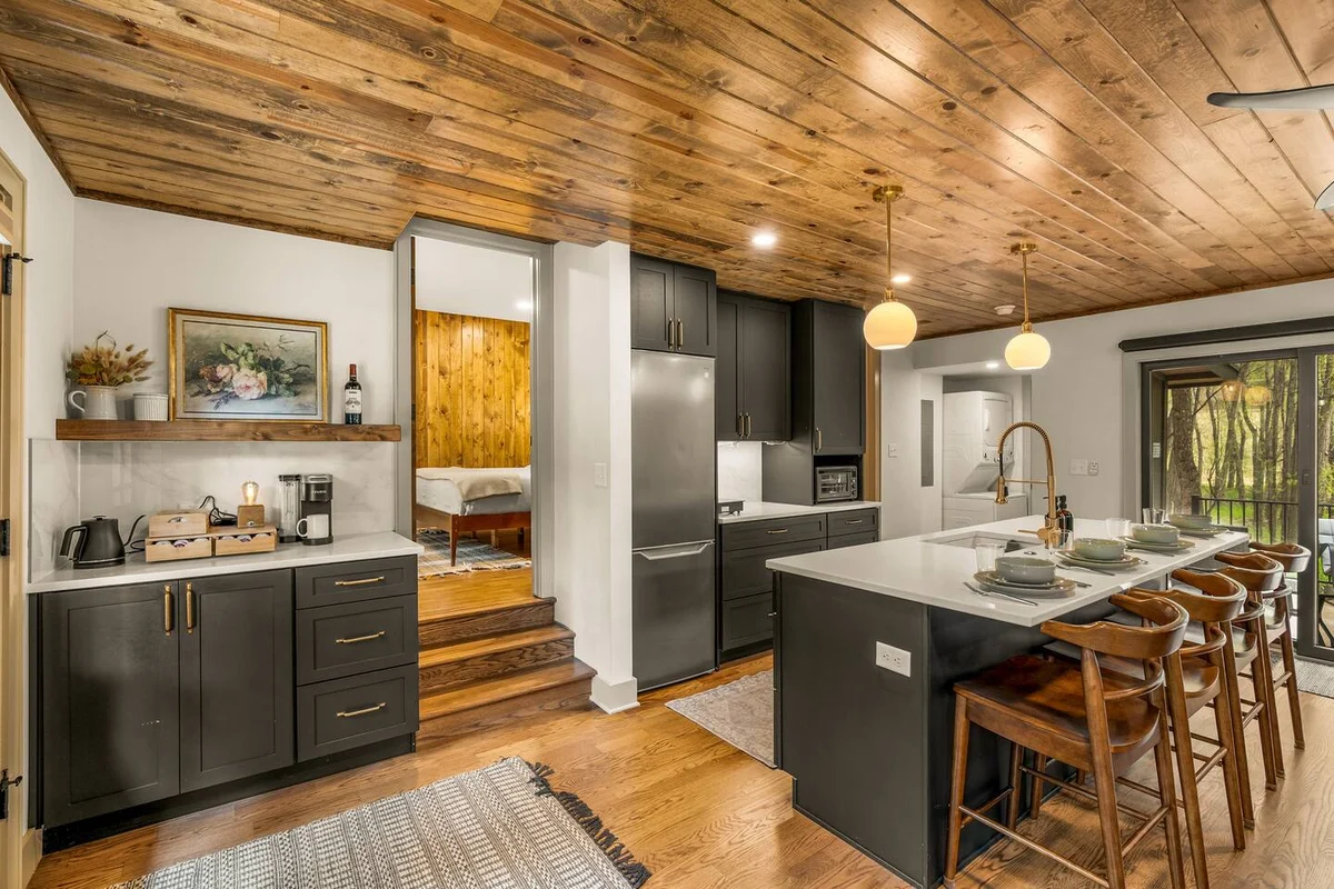 Peaceful Retreat w/ TWO Hot Tubs, Sauna, Fire Pits #169