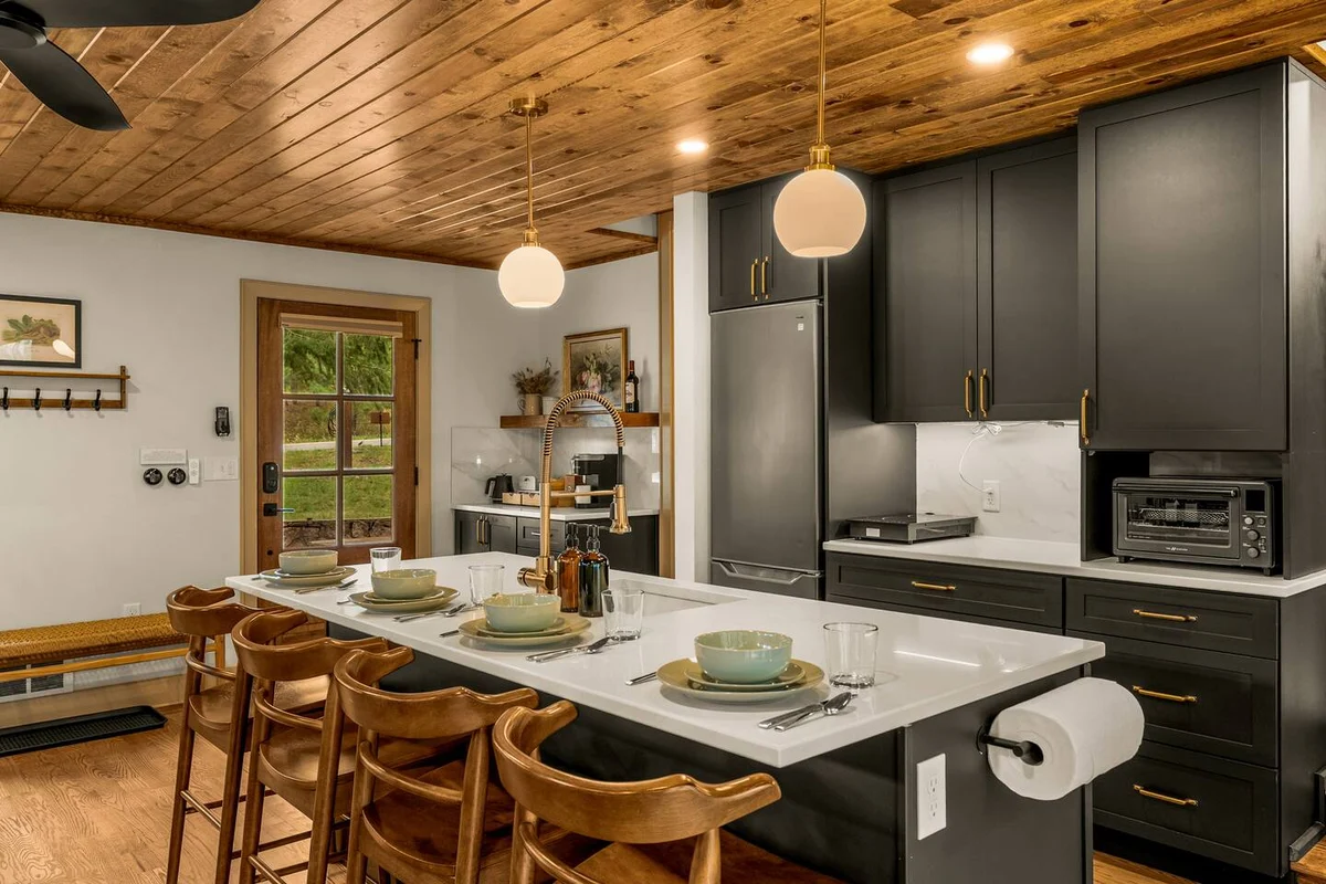 Peaceful Retreat w/ TWO Hot Tubs, Sauna, Fire Pits #147
