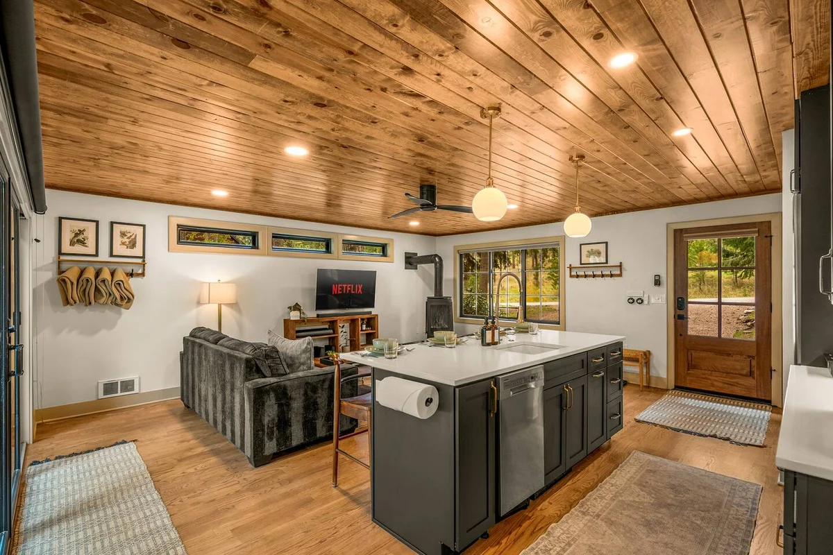Peaceful Retreat w/ TWO Hot Tubs, Sauna, Fire Pits #159