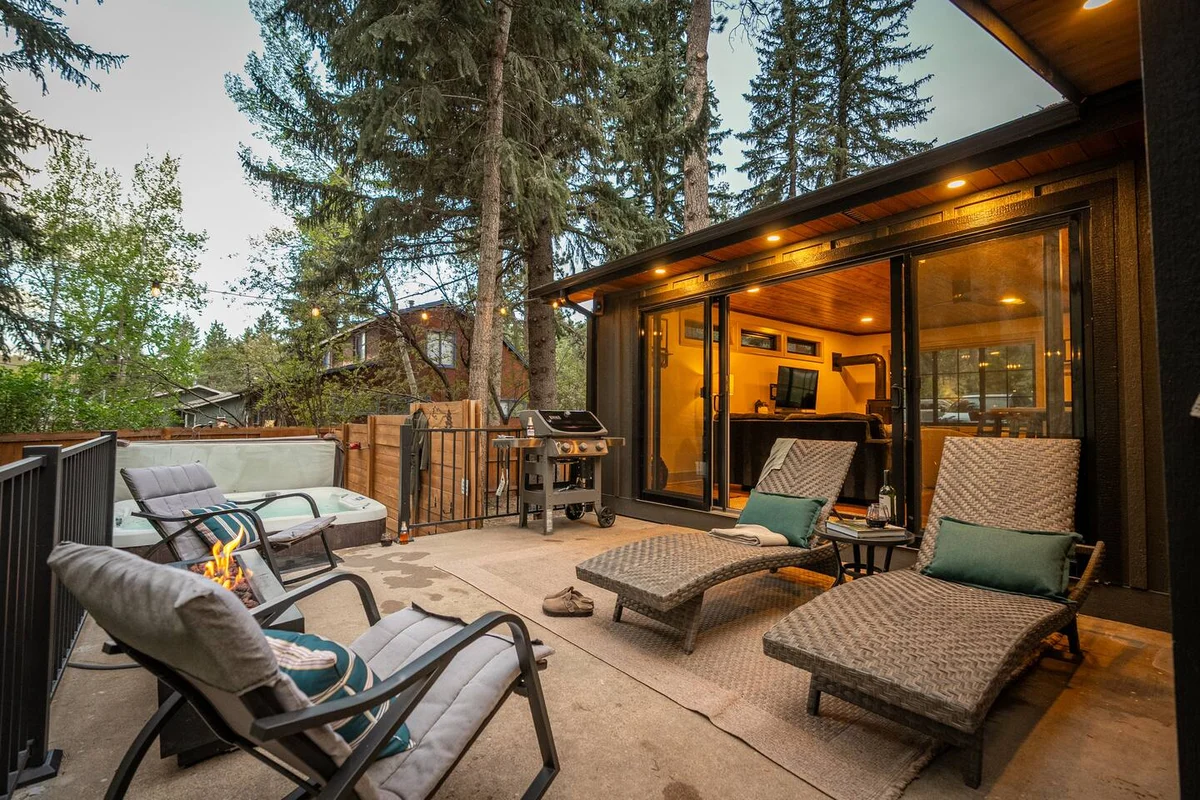 Peaceful Retreat w/ TWO Hot Tubs, Sauna, Fire Pits #171