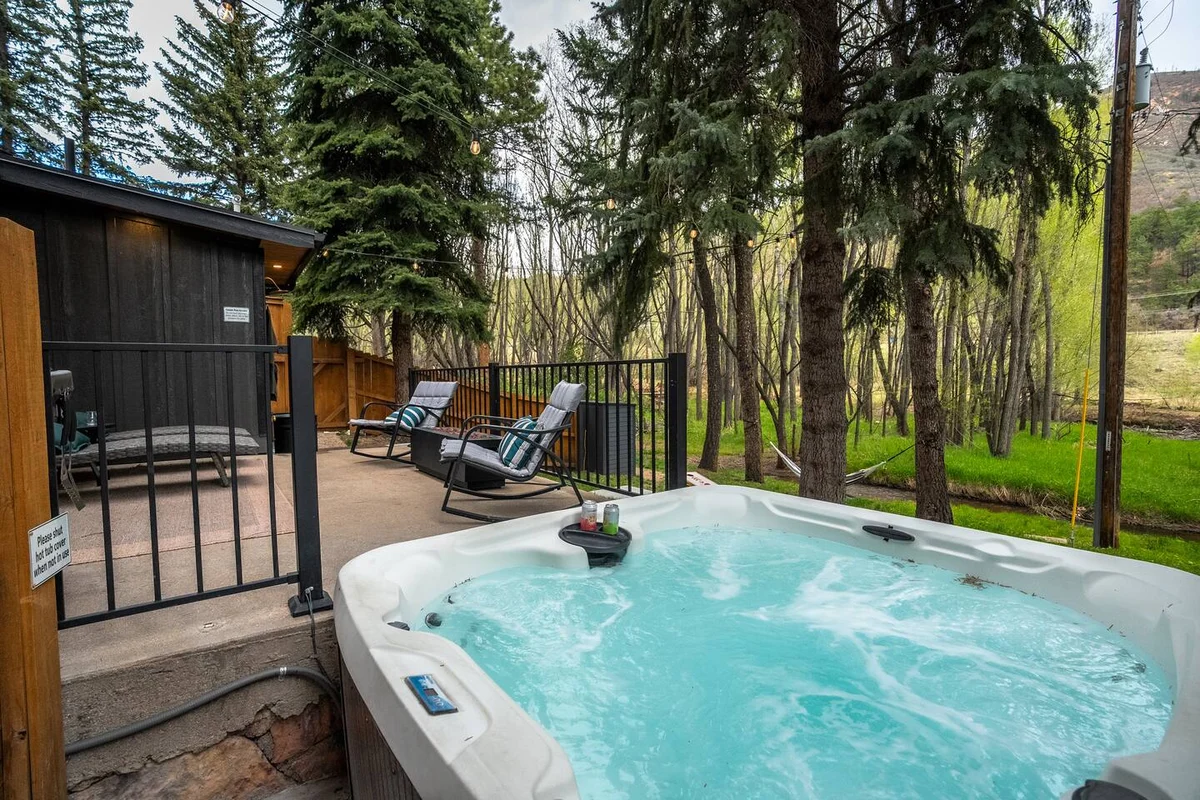 Peaceful Retreat w/ TWO Hot Tubs, Sauna, Fire Pits #158
