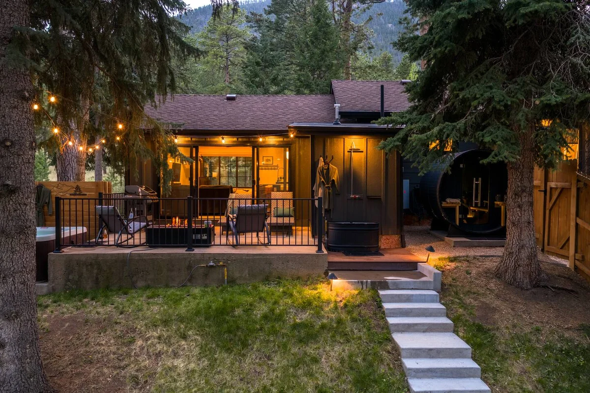 Peaceful Retreat w/ TWO Hot Tubs, Sauna, Fire Pits #168