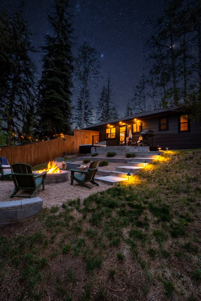 Peaceful Retreat w/ TWO Hot Tubs, Sauna, Fire Pits #163