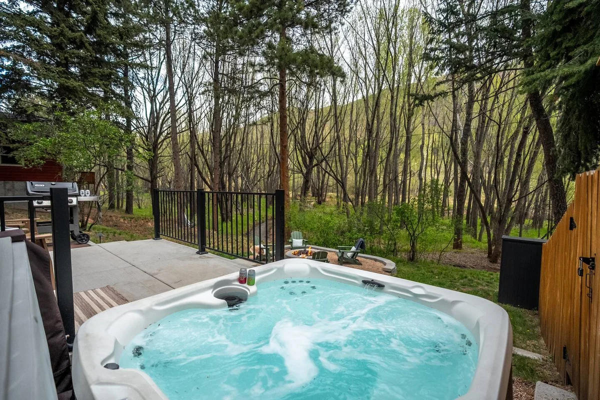 Peaceful Retreat w/ TWO Hot Tubs, Sauna, Fire Pits #165