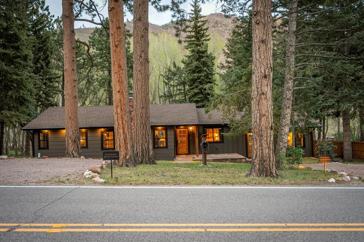 Peaceful Retreat w/ TWO Hot Tubs, Sauna, Fire Pits #182