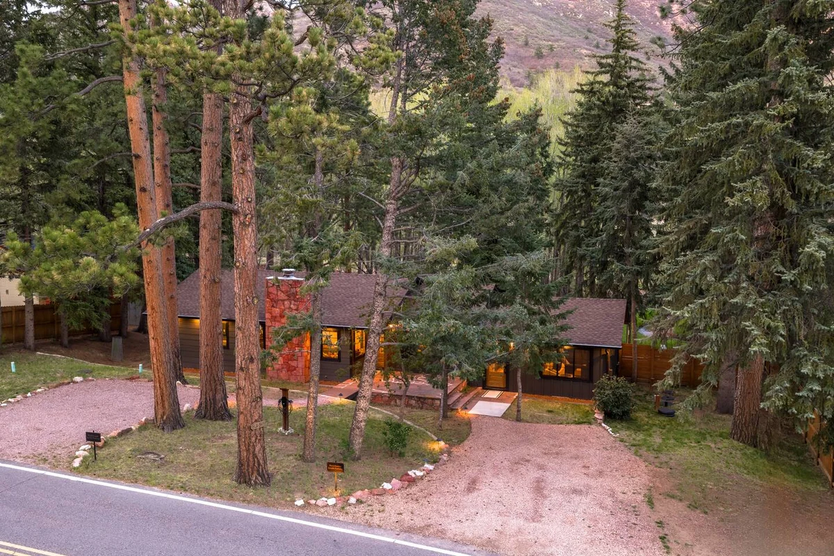 Peaceful Retreat w/ TWO Hot Tubs, Sauna, Fire Pits #170