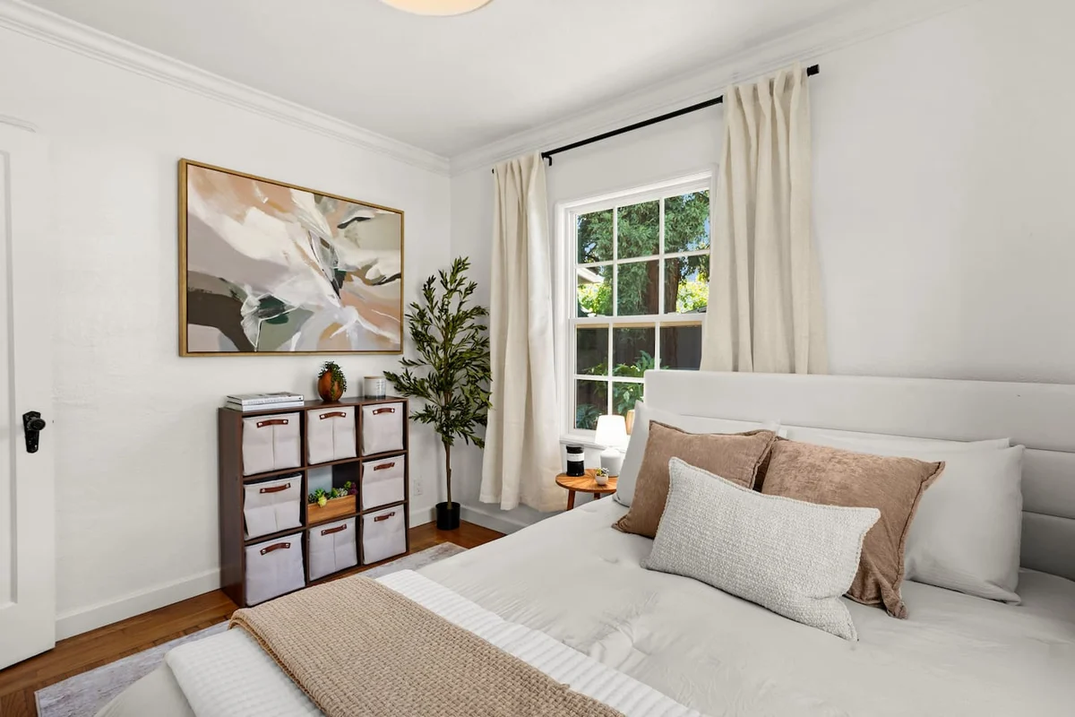 BEDROOM image 1