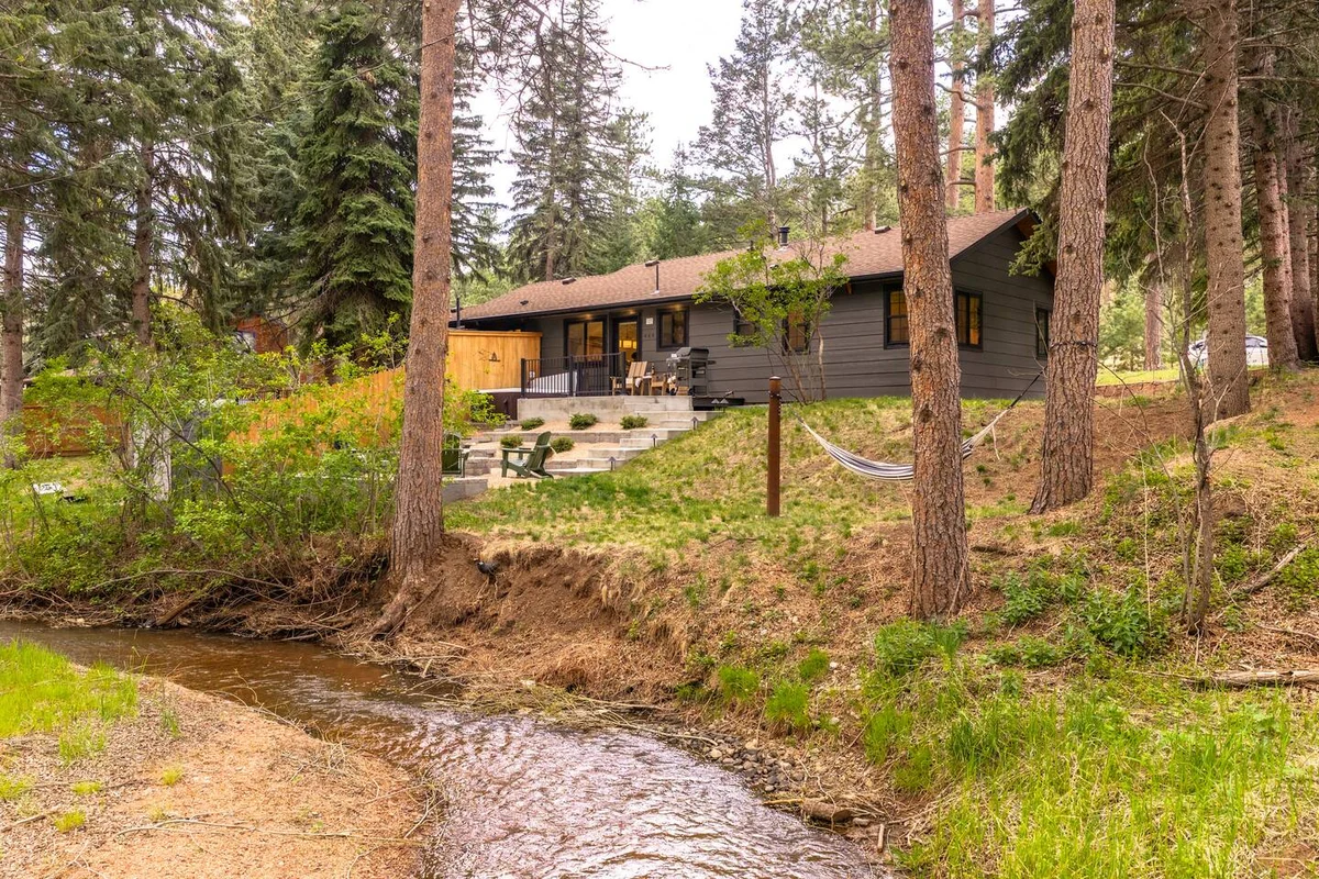Serene Riverside Cabin: Hot Tub, Patio, Fire Pit #158