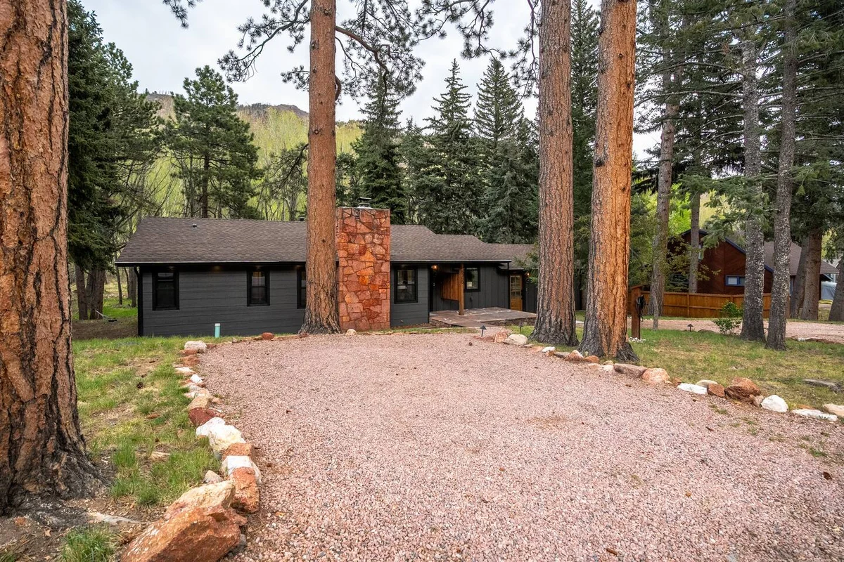 Serene Riverside Cabin: Hot Tub, Patio, Fire Pit #155