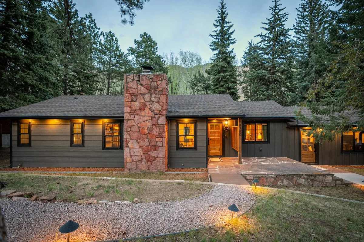 Serene Riverside Cabin: Hot Tub, Patio, Fire Pit #159