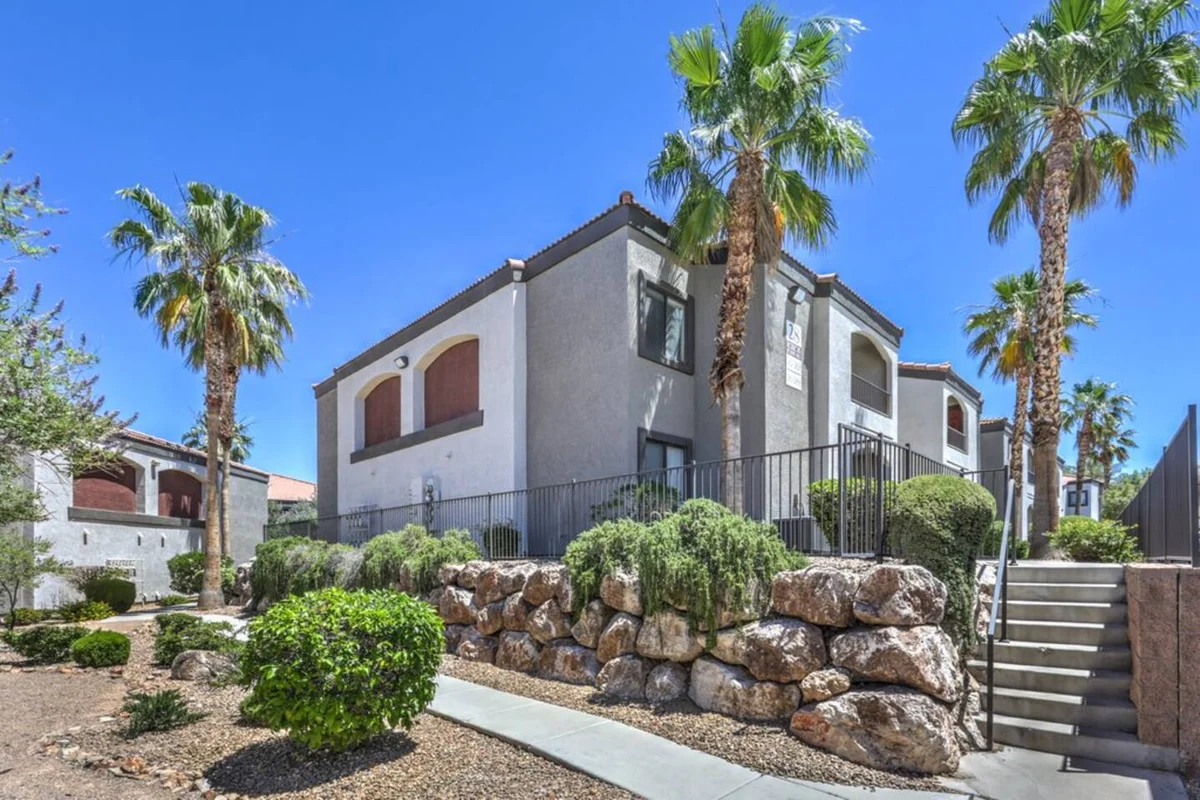 Luxury Seven Hills Escape - 1BR, Pool & Garage #3