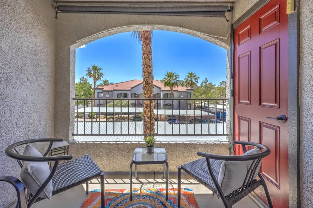 Luxury Seven Hills Escape - 1BR, Pool & Garage #4
