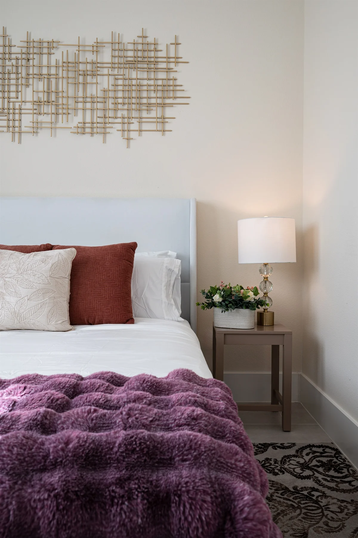 Bedroom 7 - Queen image 1