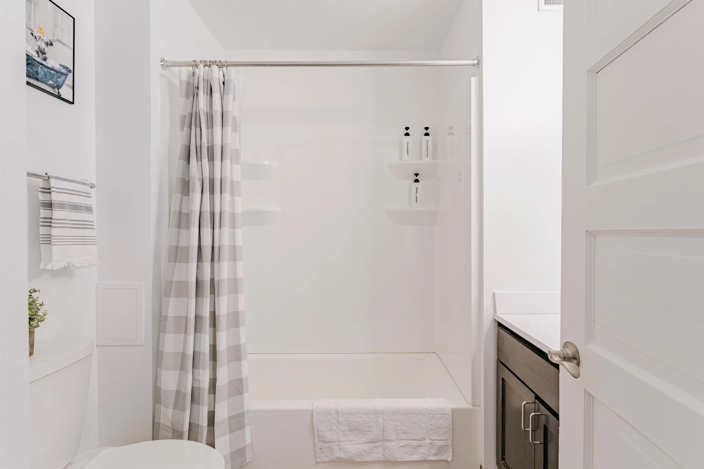 Modern 5BR Retreat Steps from University Circle #11