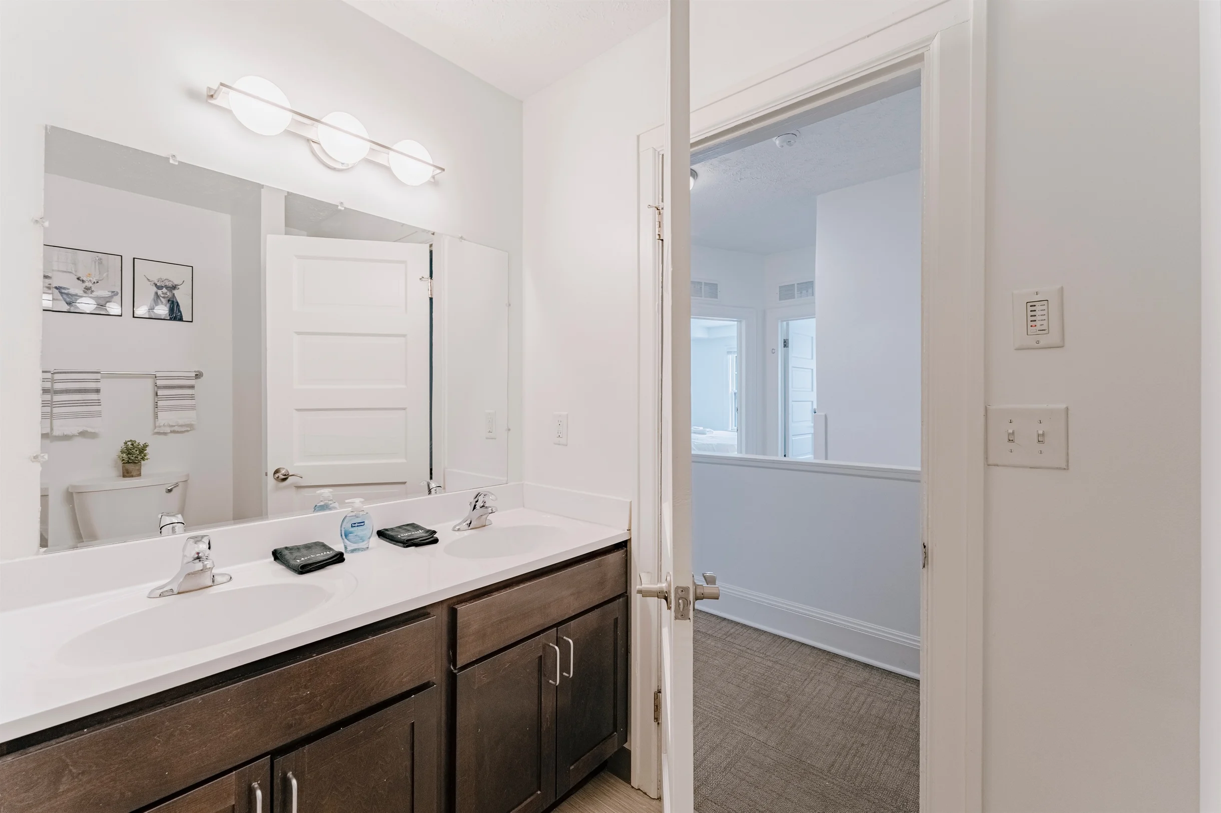 Modern 5BR Retreat Steps from University Circle #2