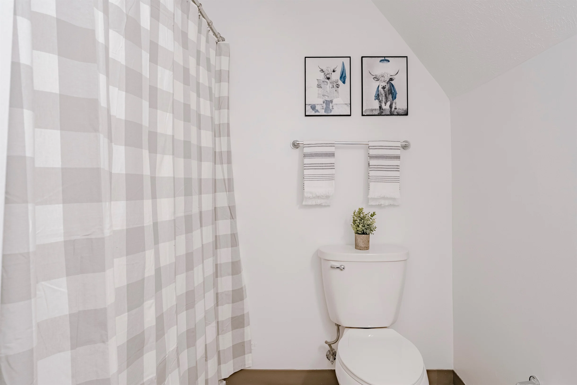 Modern 5BR Retreat Steps from University Circle #16