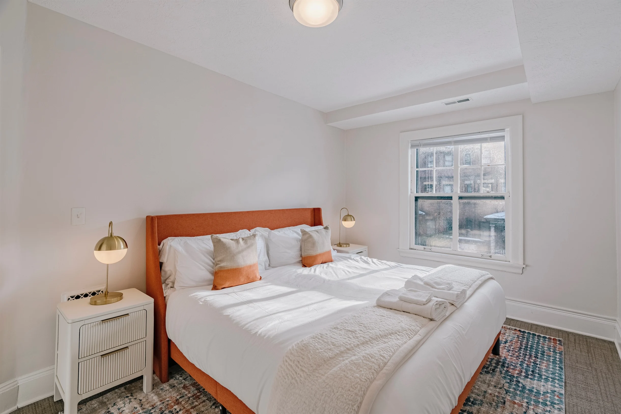 Bright 5BR Townhome Near Museums & Univ. Circle #30