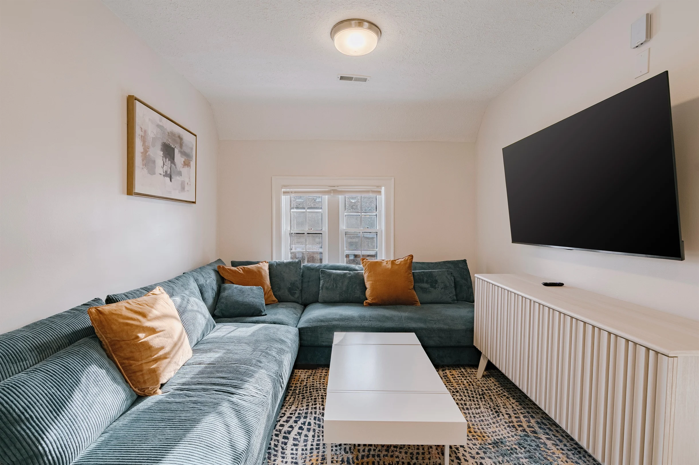 Bright 5BR Townhome Near Museums & Univ. Circle #37