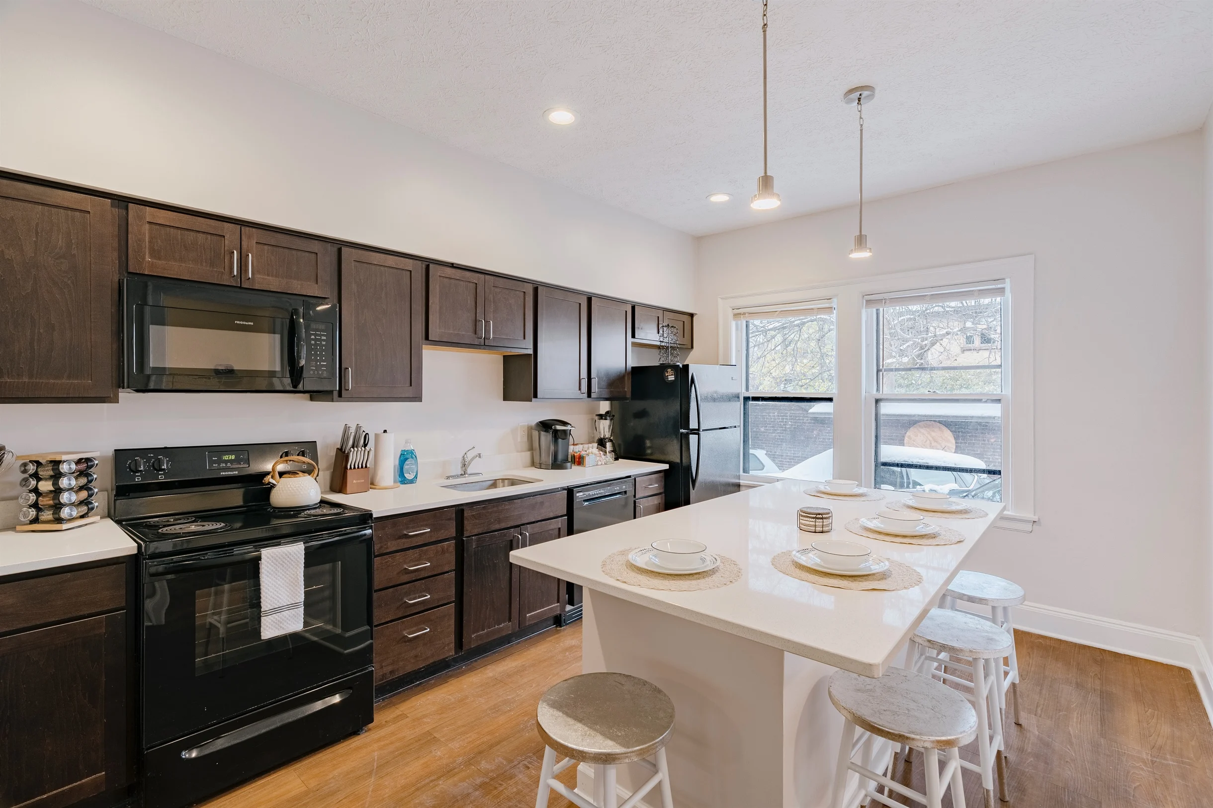 Bright 5BR Townhome Near Museums & Univ. Circle #36