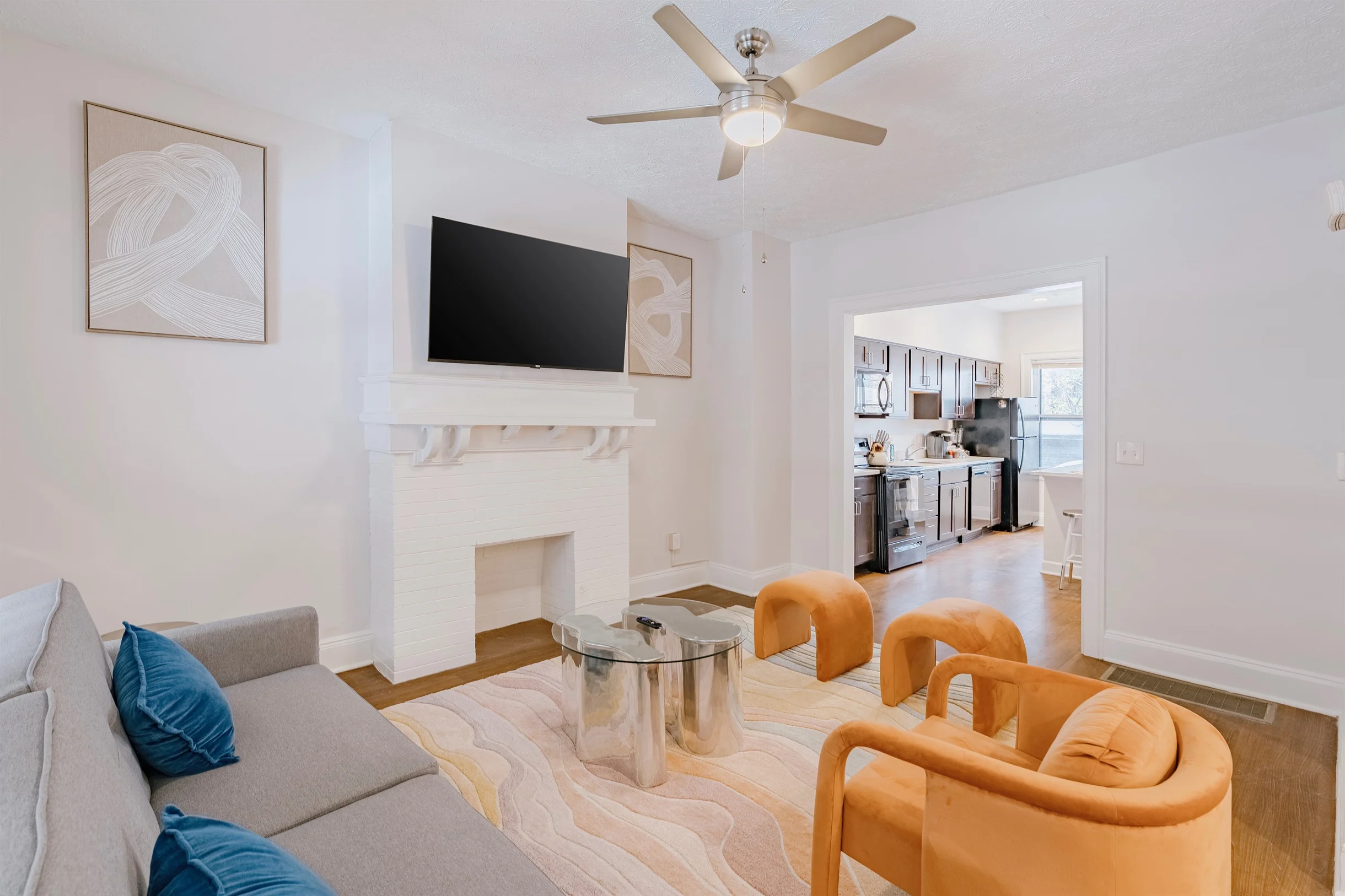 Bright 5BR Townhome Near Museums & Univ. Circle #8