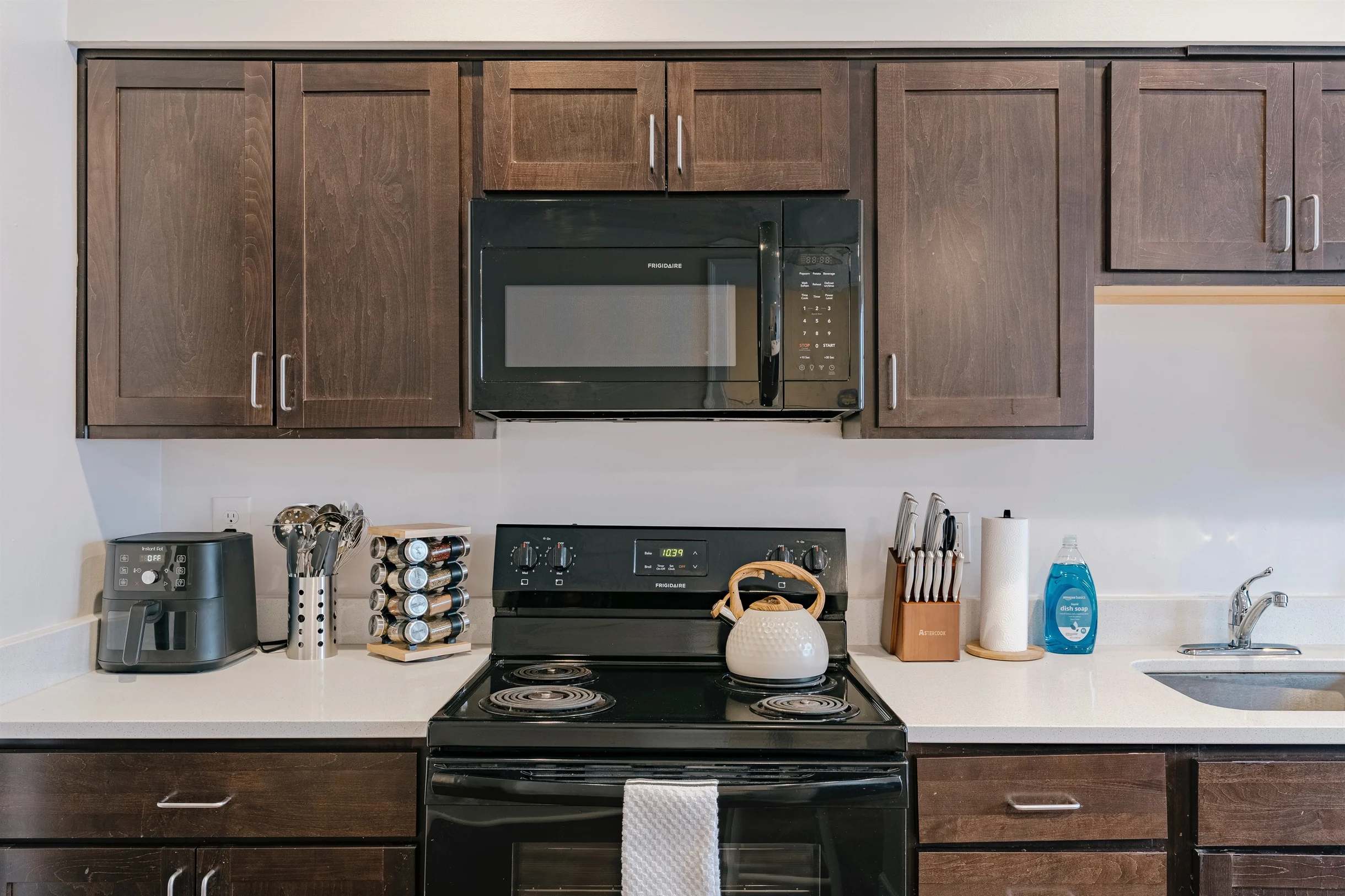 Bright 5BR Townhome Near Museums & Univ. Circle #17