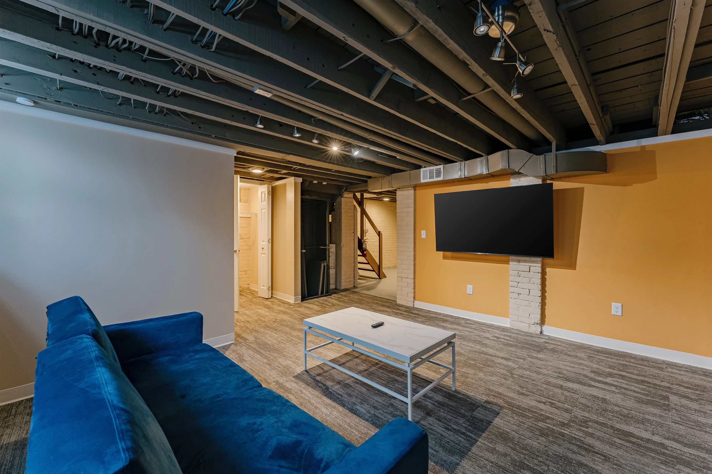 Bright 5BR Townhome Near Museums & Univ. Circle #39