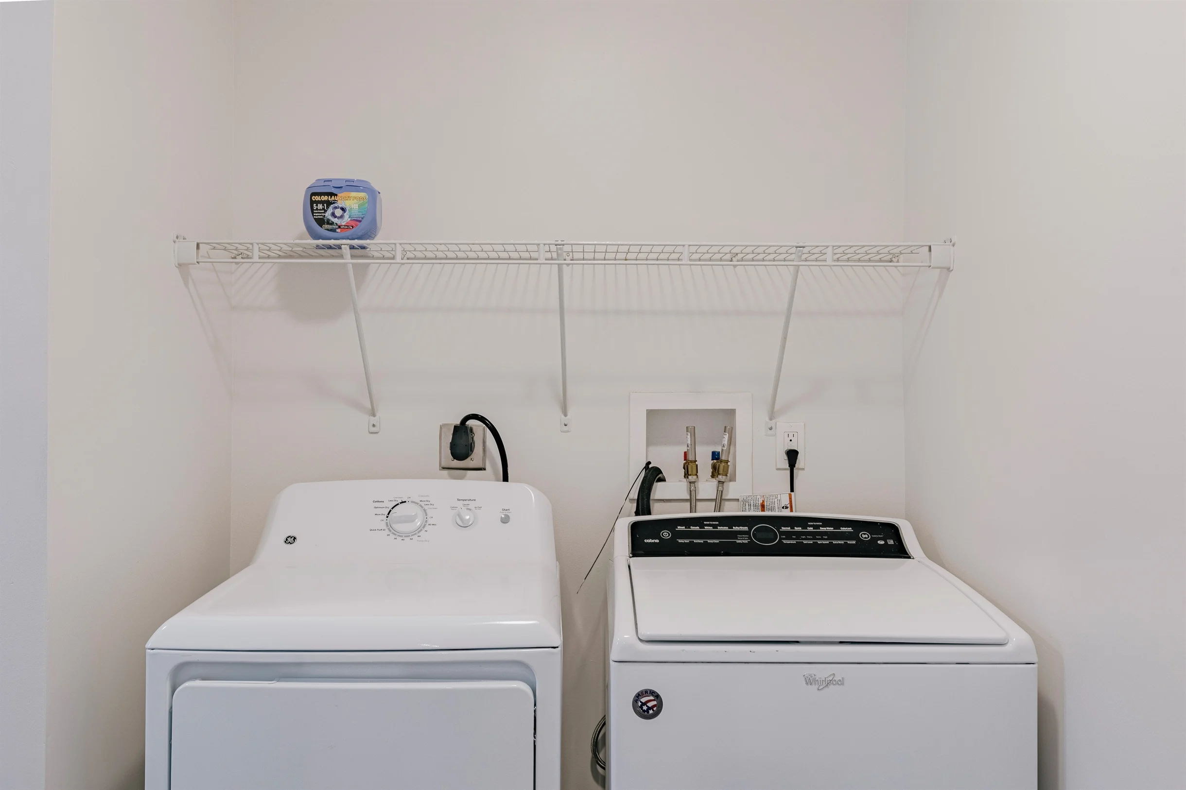 Bright 5BR Townhome Near Museums & Univ. Circle #42